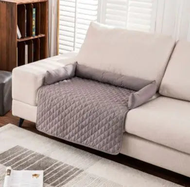 Confort animal maximal avec ce lit pour chien imperméable, indispensable pour la voiture.