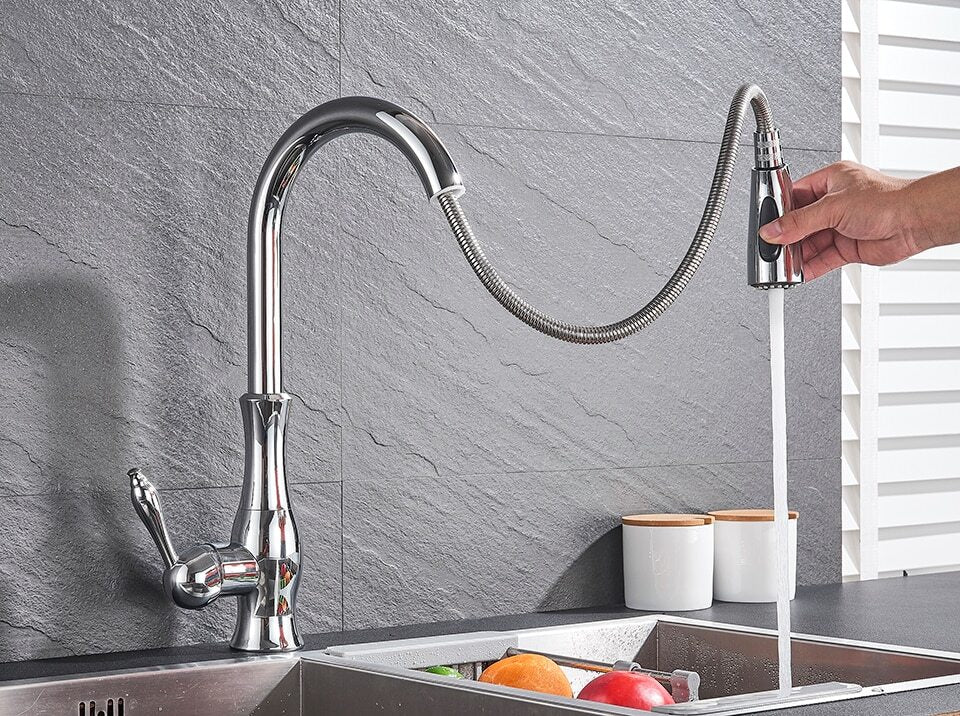 Robinetterie de cuisine moderne, extensible pour flexibilité. Mitigeur avec douchette, idéal rénovation.