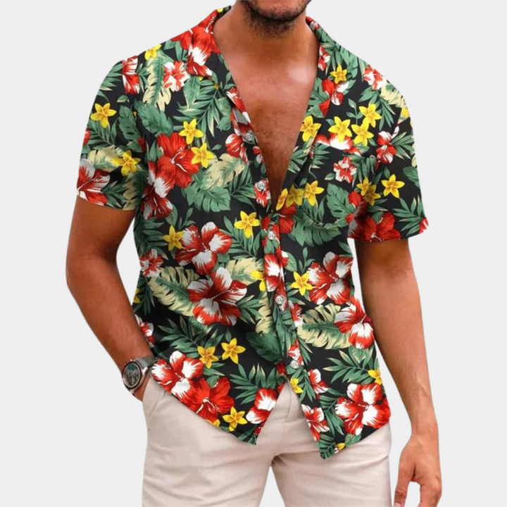 Chemise légère homme fleurie, style estival. Manches courtes et motif floral tendance pour confort quotidien.