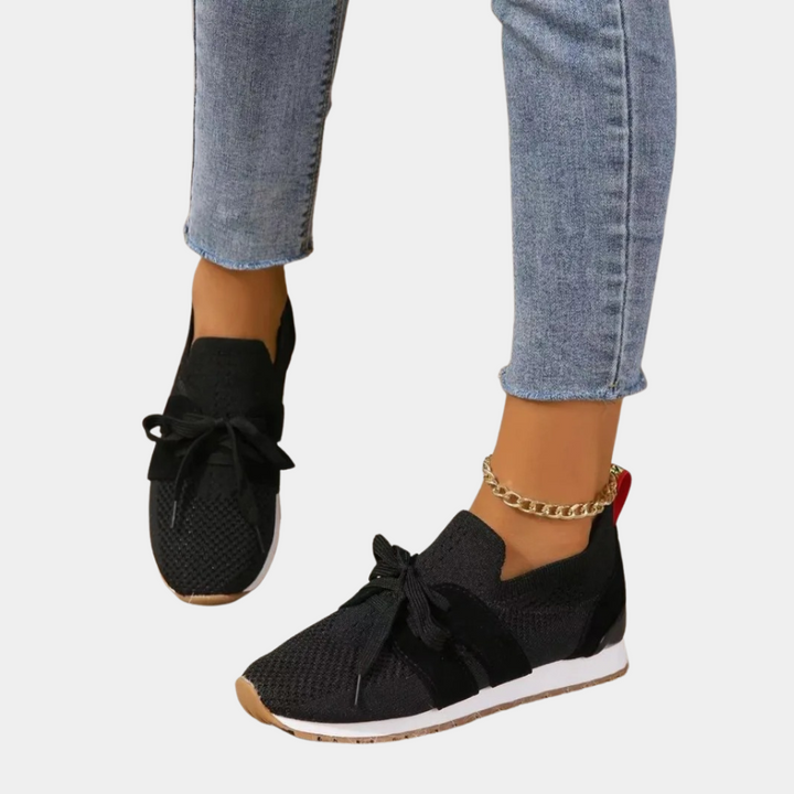 Baskets femme mode Liva, alliant style et confort pour une tenue décontractée et polyvalente.