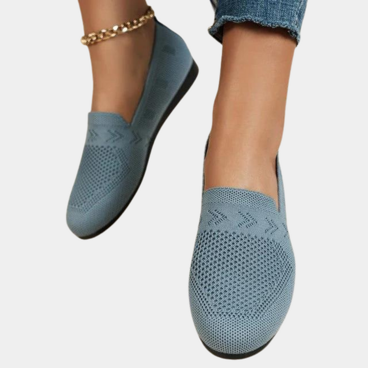 Mocassins femme légers et ultra-confortables pour le quotidien. Chaussures plates élégantes, idéales printemps-été chic.
