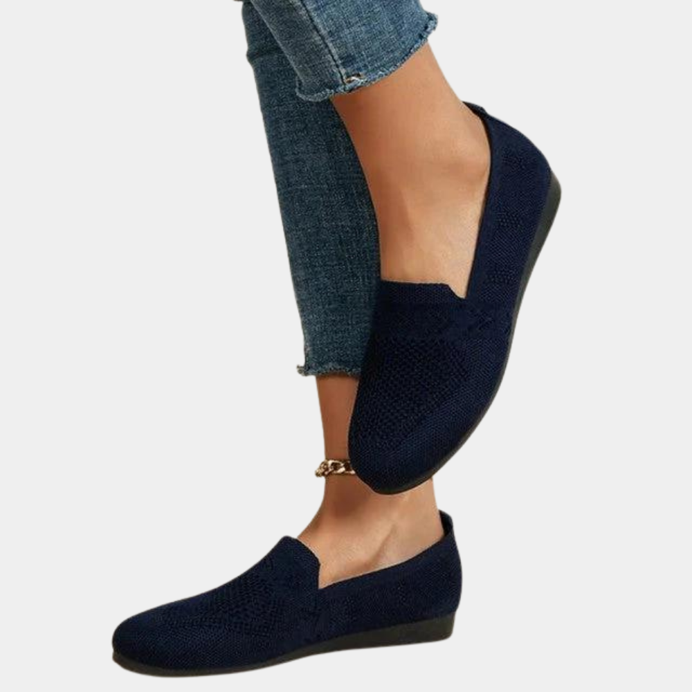 Mocassins mode femme, alliant élégance et légèreté. Ces chaussures confortables sont parfaites pour la saison estivale.