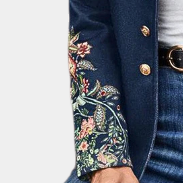 Magnifique blazer femme brodé pour le printemps, style vintage unique, veste élégante pour une mode féminine originale.