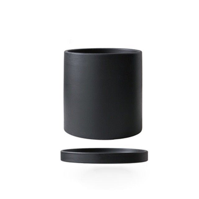 Pot de fleurs moderne pour plantes d'intérieur vertes, avec soucoupe, style maison contemporaine.