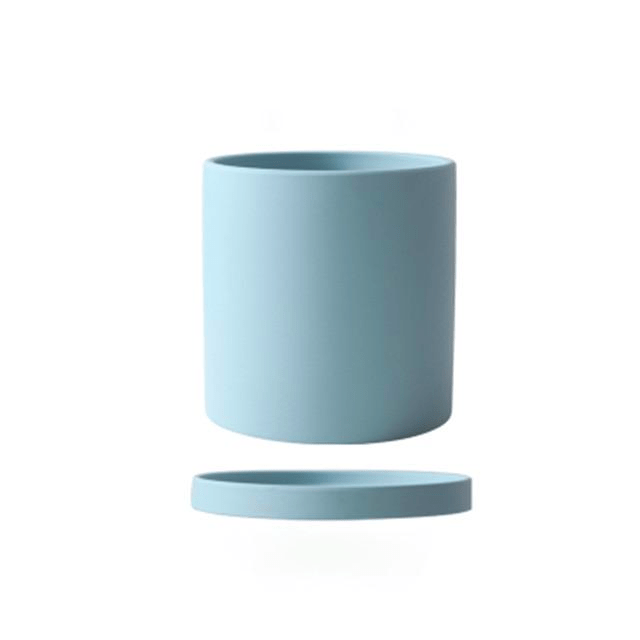 Pot de fleurs moderne compact avec soucoupe, idéal pour petits espaces intérieurs et petites plantes.