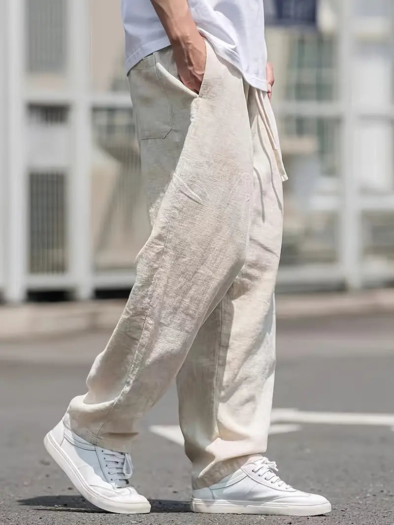 Pantalon homme en lin doux et confortable, coupe ample, parfait pour un look estival décontracté.