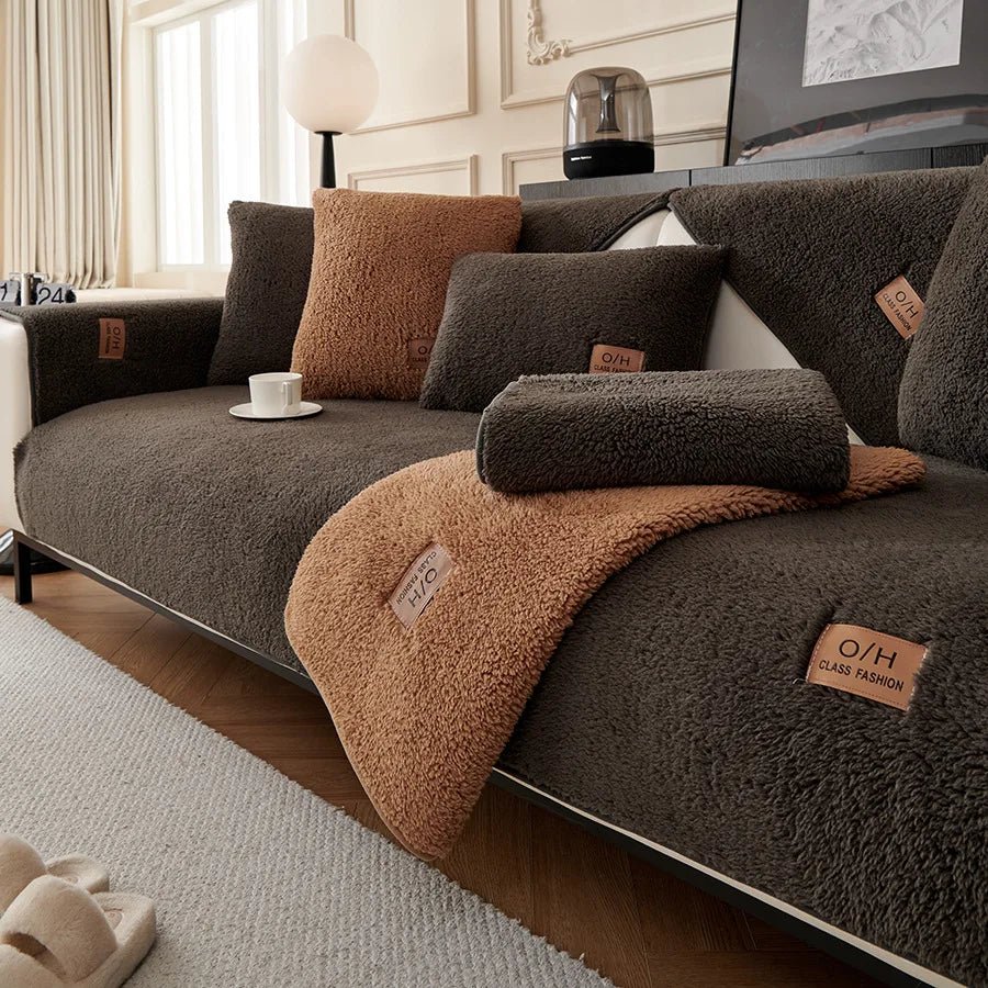 Textile de maison: housse de canapé en laine d'agneau, procurant une sensation de douceur et de chaleur unique.