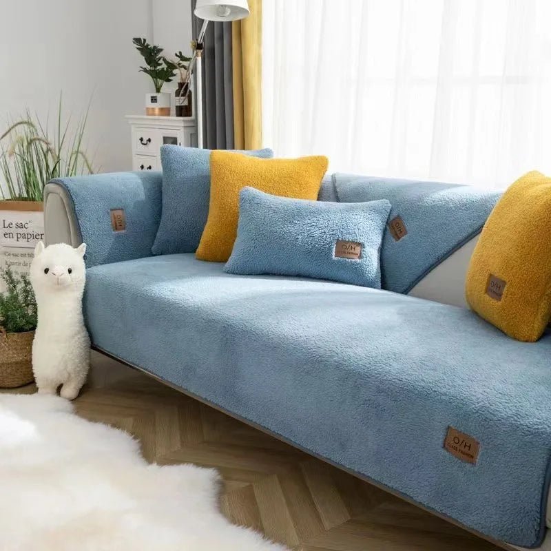 Housse de canapé polyvalente en laine d'agneau, accessoire essentiel pour protéger et embellir votre salon.