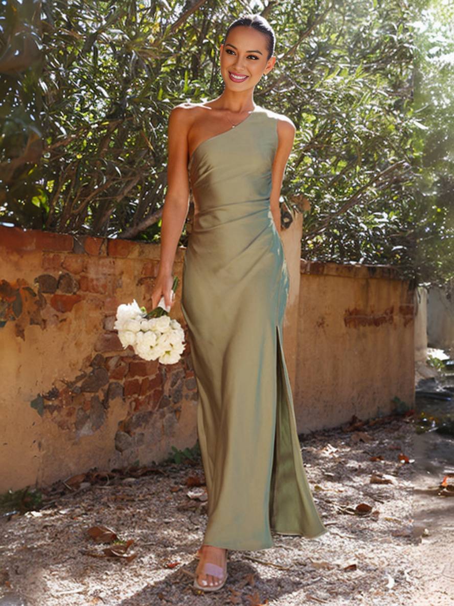 Robe de soirée chic pour invitée, silhouette ajustée, fente, épaule unique, idéale pour mariage ou bal.