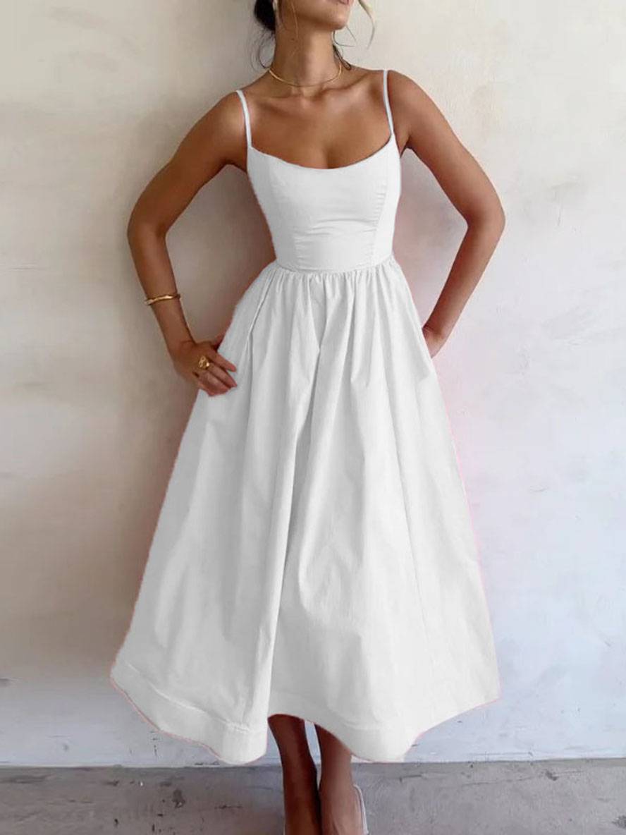 Robe de cocktail femme élégante, mi-longue, coupe A et dos nu. Parfaite pour les soirées habillées.