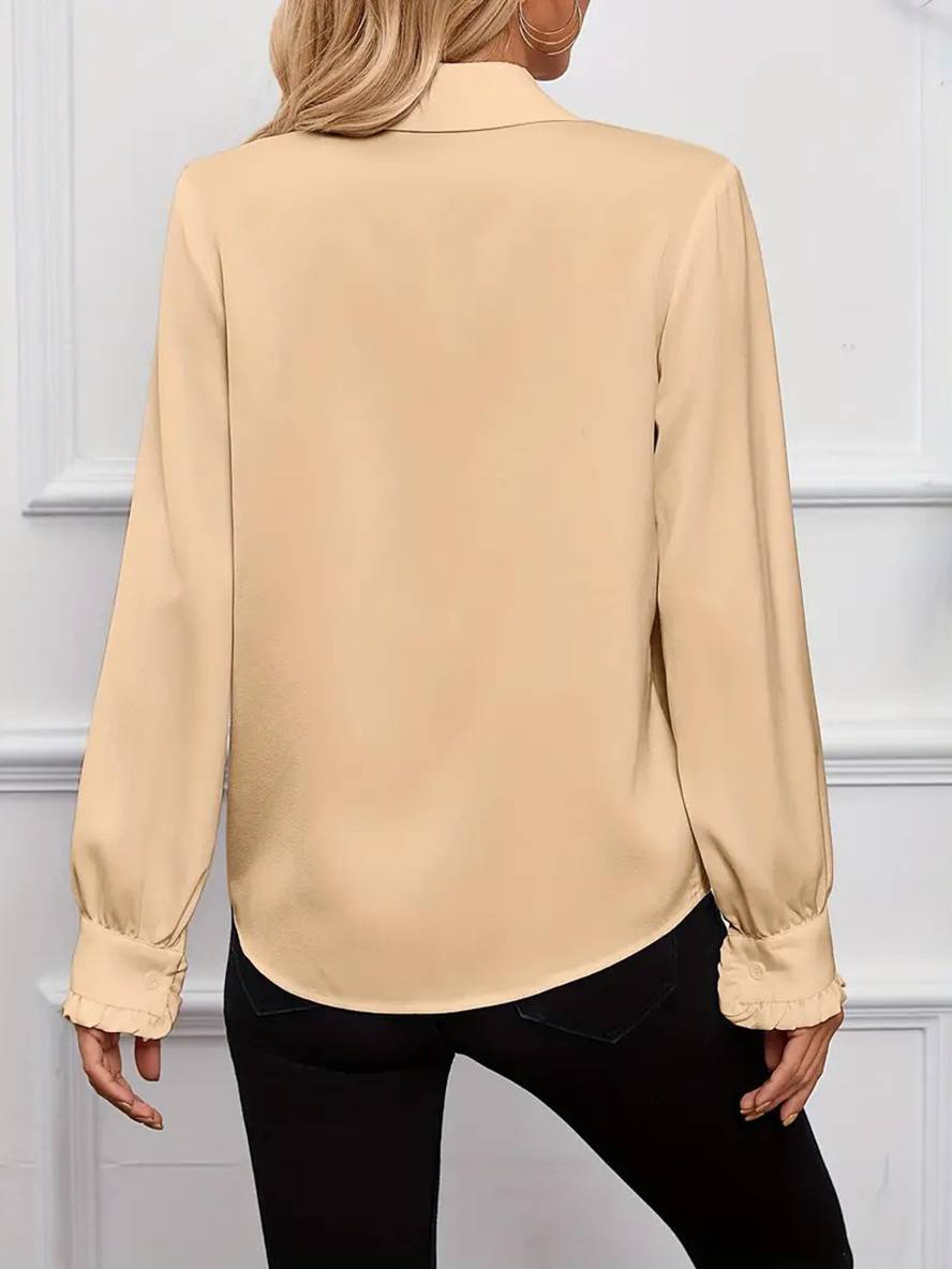 Blouse femme rouge chic, col jabot, manches bishop. Ajoutez une touche de couleur et d'élégance.