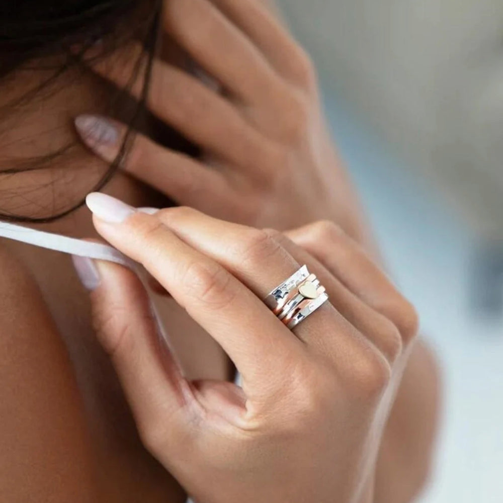 Bijou bague cœur rotative en argent pour femme, un symbole d'amour infini et d'élégance moderne. Idéal comme cadeau.
