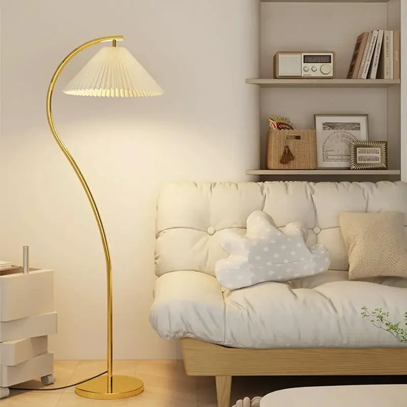 Lampe sur pied LED minimaliste, un objet de décoration moderne qui illumine votre intérieur avec style.