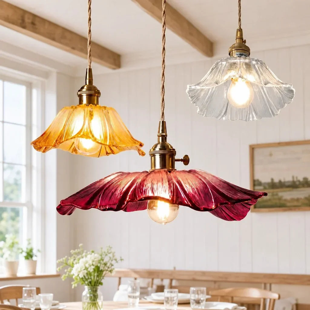 Suspension verre vintage fleur pour ambiance chaleureuse.