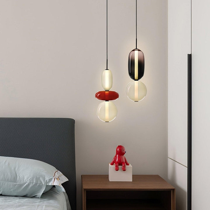 Luminaire moderne en verre, suspension LED pour salle à manger raffinée.