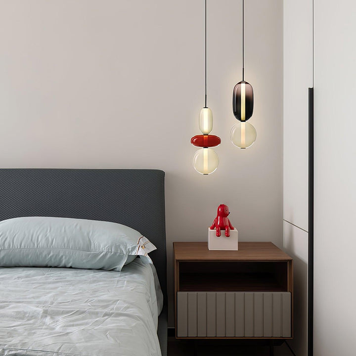 Verre et LED: suspension design pour une ambiance lumineuse moderne.