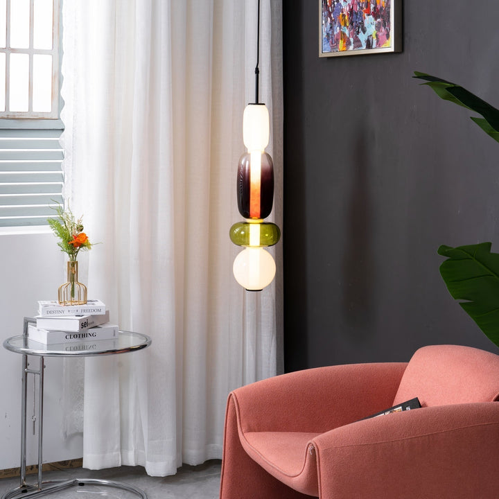 Suspension LED réglable, design moderne en verre pour cuisine fonctionnelle.