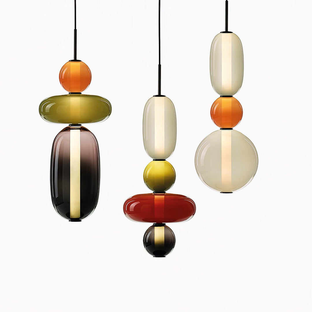 Luminaire LED en verre, suspension design pour un éclairage épuré.