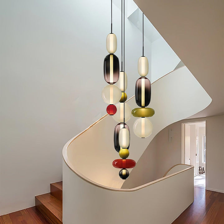 Salle à manger: luminaire LED en verre, suspension moderne et chic.