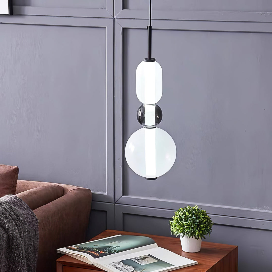 Luminaire en verre LED, design moderne pour salon et salle à manger.