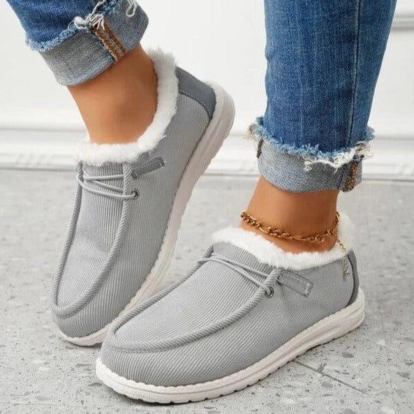 Chaussures d'hiver femme, design moderne et confort douillet pour un style décontracté et chic.