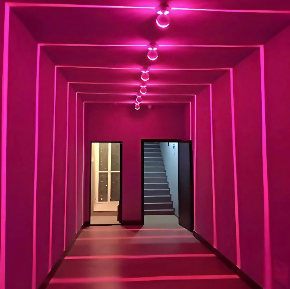 Décoration extérieure LED Lumovibe, étanche, avec projection lumineuse à 360° pour jardin ou terrasse.