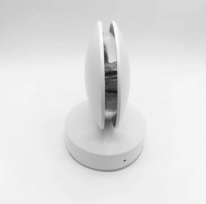 Éclairage LED Lumovibe affichant des couleurs vives et une projection 360°, idéal pour la décoration intérieure.
