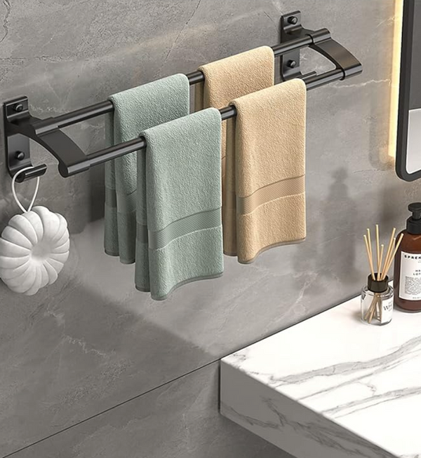 Porte-serviettes DrySpace noir avec crochets, rangement mural adhésif, solution pratique pour accessoires de bain.