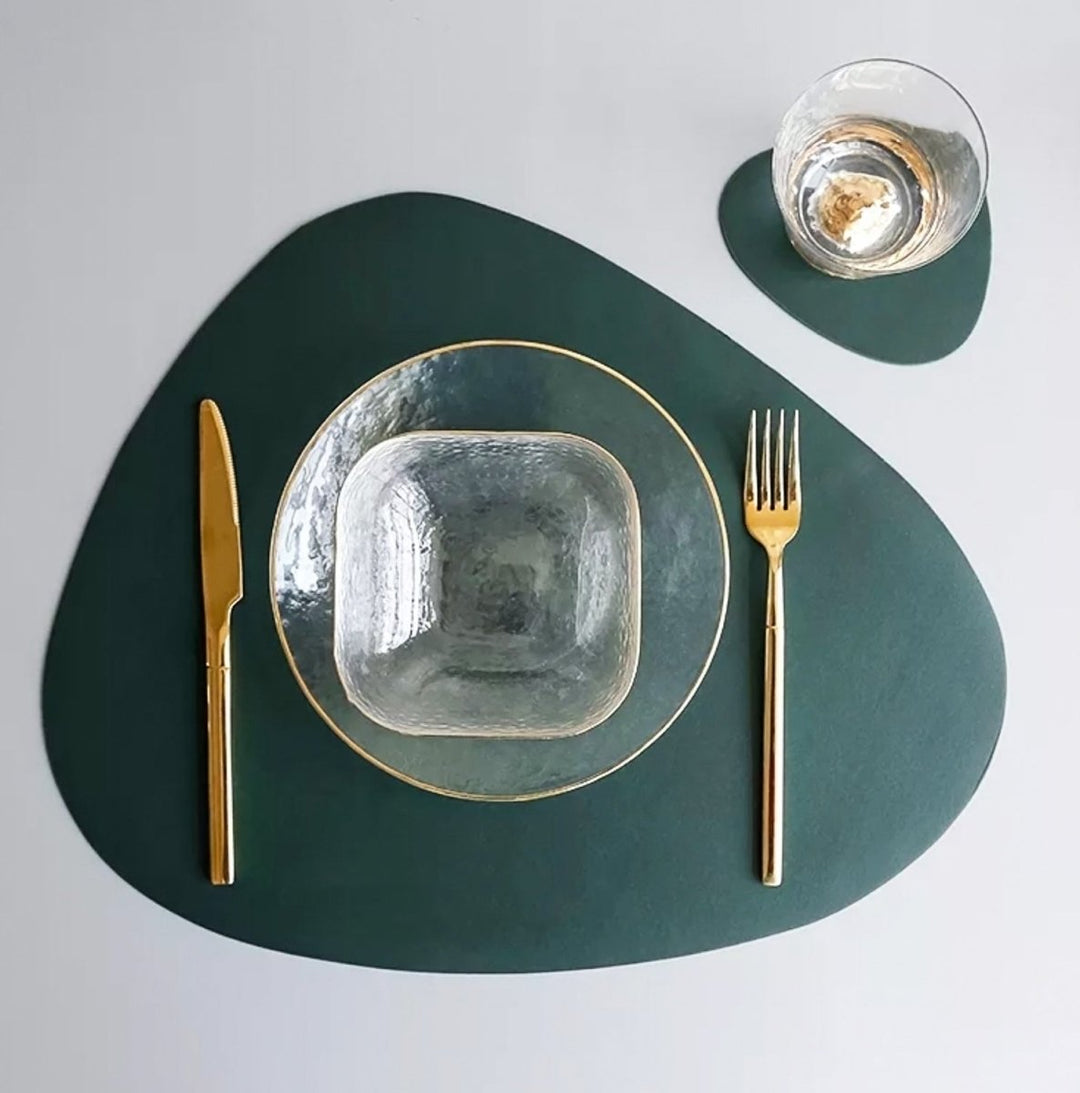Sous-plat en cuir végan Tablevo résistant à l'eau et à la chaleur, protège votre table avec style.