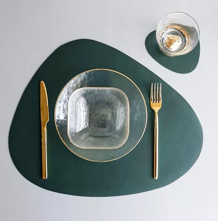 Sous-plat en cuir végan Tablevo résistant à l'eau et à la chaleur, protège votre table avec style.