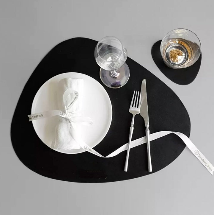 Set de table en cuir végétalien imperméable Tablevo, élégant, idéal pour la décoration de table moderne.