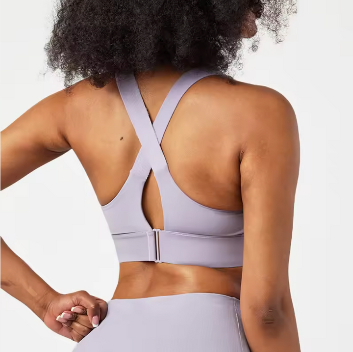 Brassière femme ajustable pour un bien-être maximal, confort et maintien sans armature, lingerie essentielle.