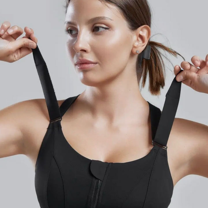 Brassière de sport femme ajustable, offrant maintien léger et confort pour activités douces.