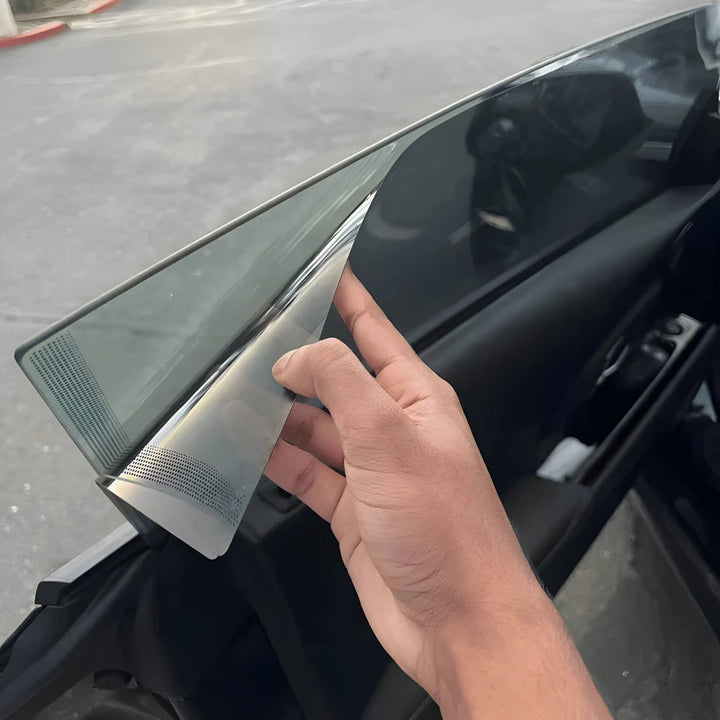 Film teinté solaire pour vitres auto, réduisant la chaleur, l'éblouissement et augmentant le confort du véhicule.