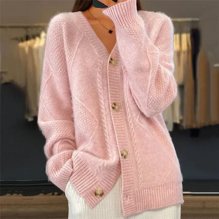 Cardigan femme tricoté col en V avec boutons, confortable et chic. Superposition polyvalente pour tenue décontractée.