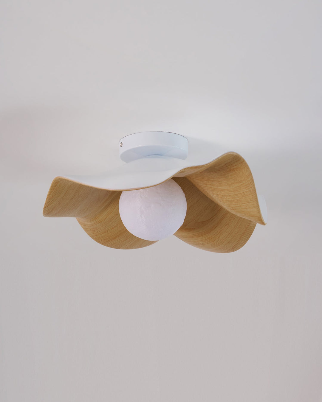 Ambiance lumineuse organique LED, plafonnier moderne, idéal pour la détente.