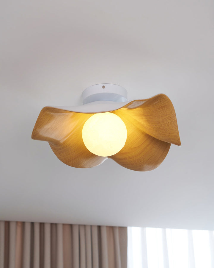 Plafonnier LED organique, forme naturelle épurée, éclairage confortable bureau.