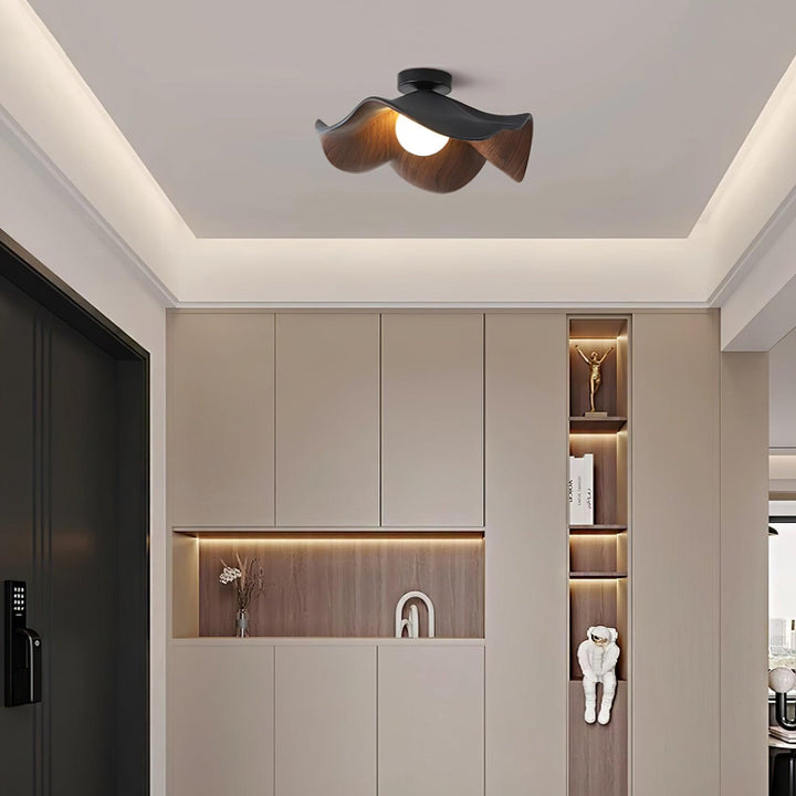 Luminaire LED organique élégant, forme naturelle, design pour le couloir.