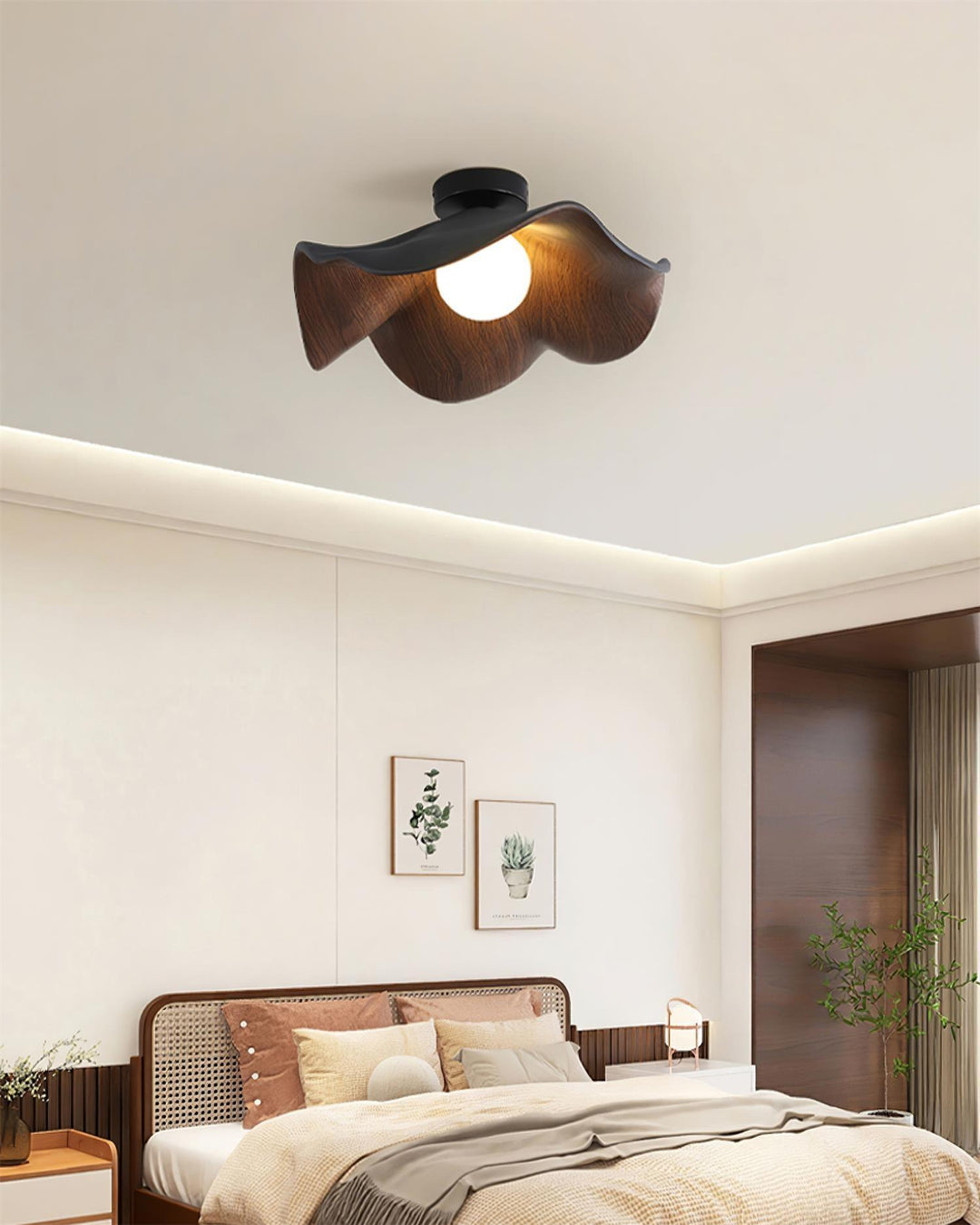 Luminaire de plafond LED organique, forme fluide, ambiance contemporaine chambre.