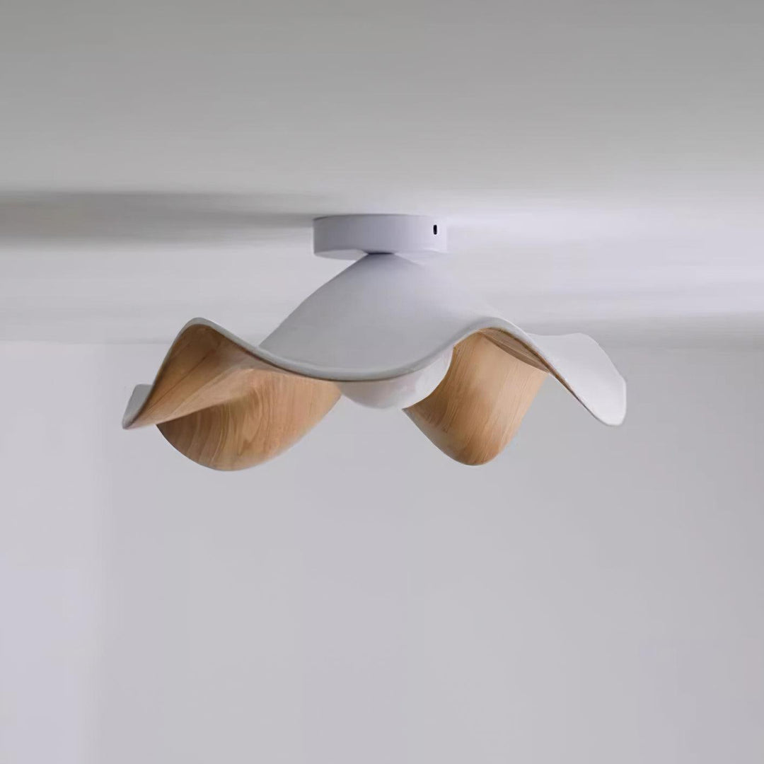 Éclairage intérieur LED organique, courbes élégantes, crée une atmosphère unique.