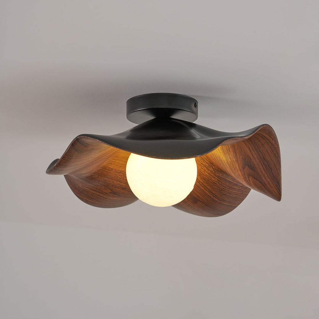 Plafonnier design organique, LED intégrée, lumière douce pour bureau moderne.