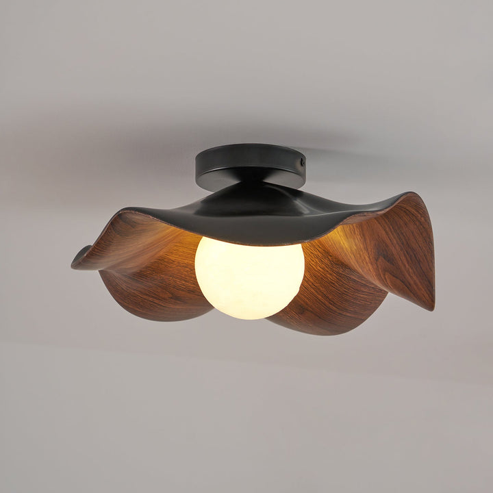 Plafonnier design organique, LED intégrée, lumière douce pour bureau moderne.