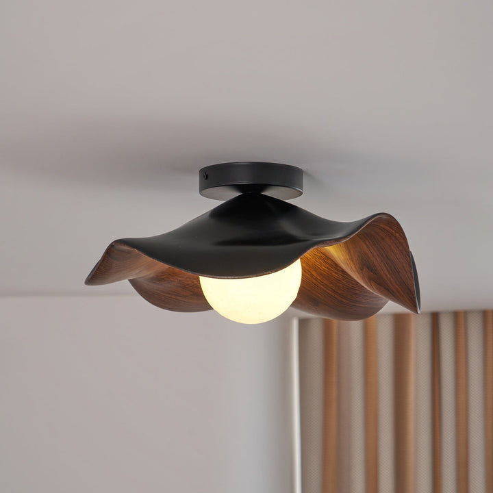 Plafonnier LED moderne organique, éclairage ambiant, élégance intemporelle.