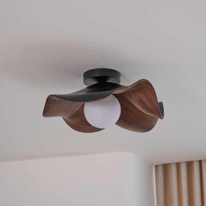 Plafonnier organique minimaliste, éclairage LED efficace pour la chambre.