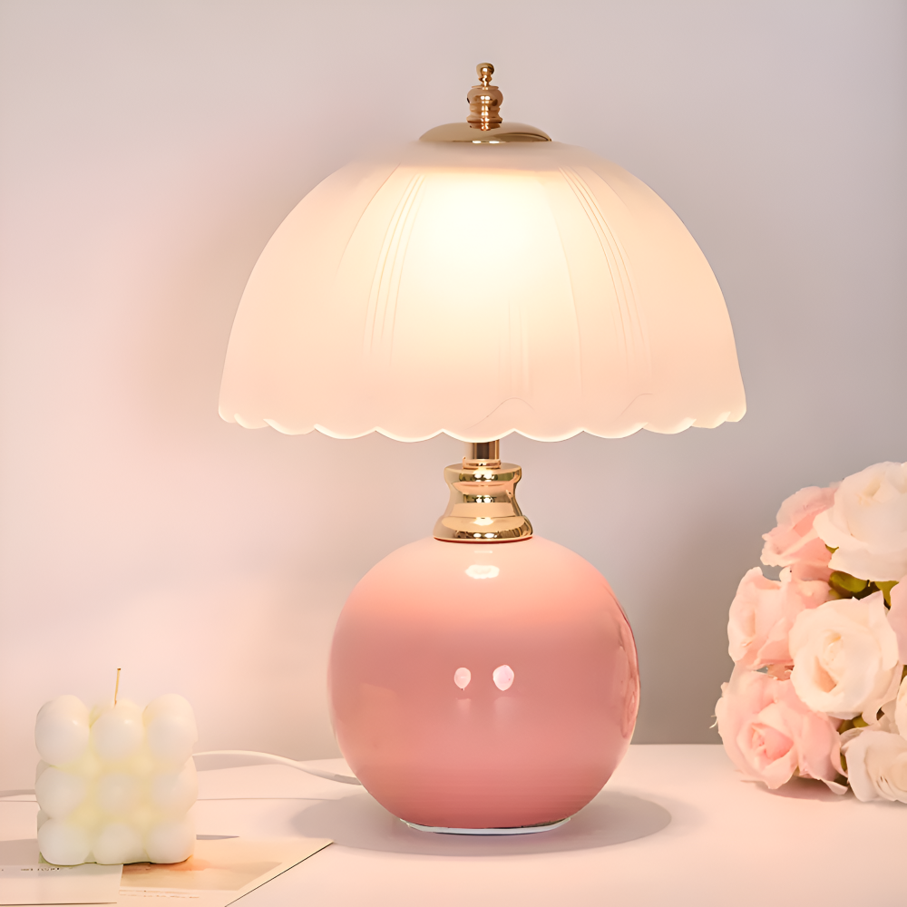 Lampe de table dôme en céramique blanche, design moderne. Idéale pour salon ou chambre élégante.