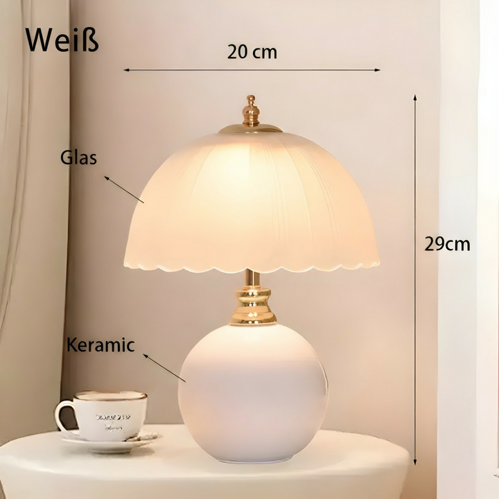 Lampe moderne dôme en céramique, design épuré pour un éclairage doux et contemporain.