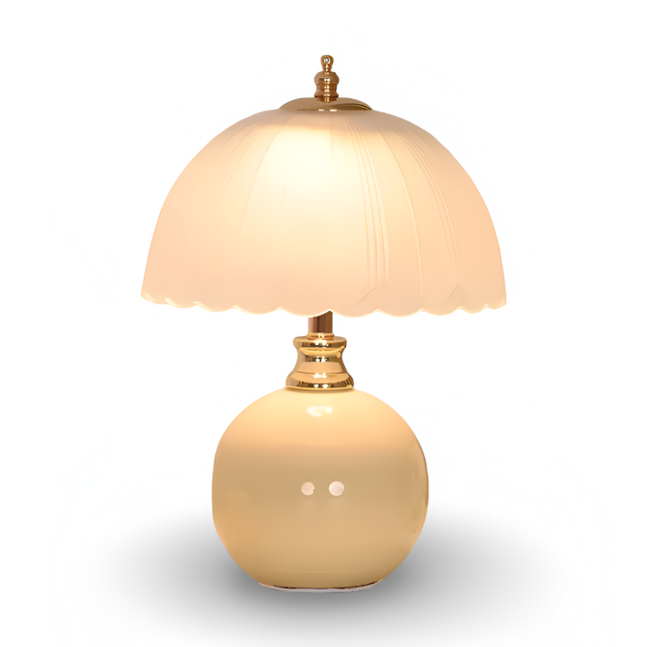 Lampe de table dôme en céramique blanche, éclairage moderne et élégant pour salon ou chambre contemporaine.