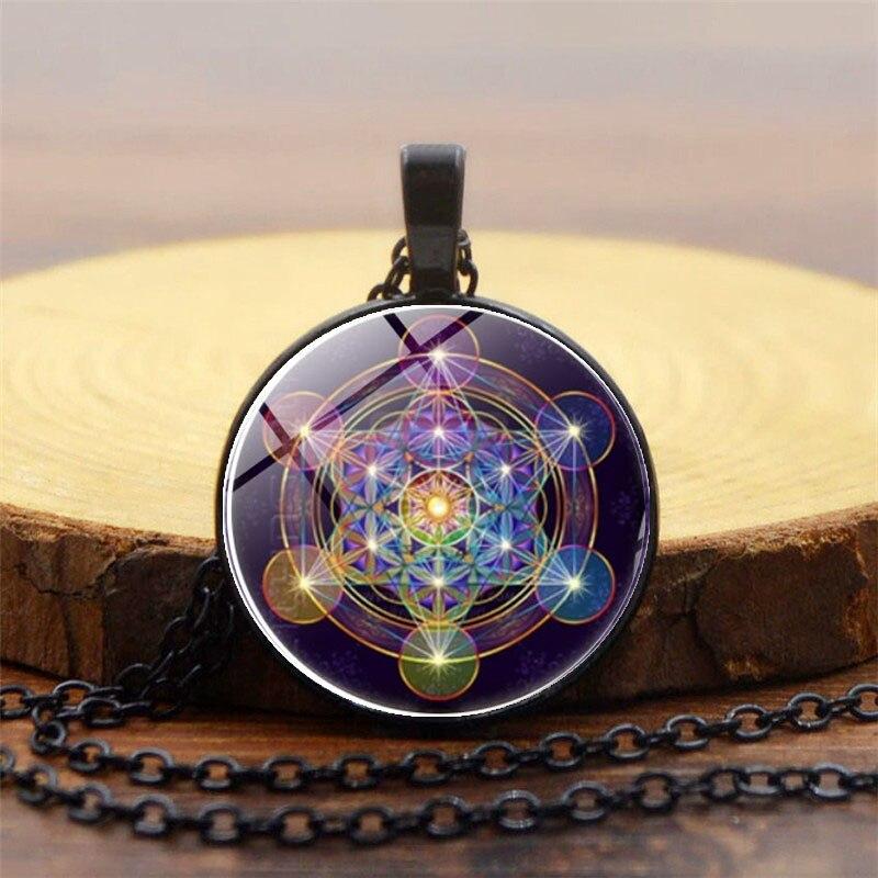 Pendentif Métatron et chakras, idéal pour la méditation, l'harmonisation énergétique et le bien-être spirituel.