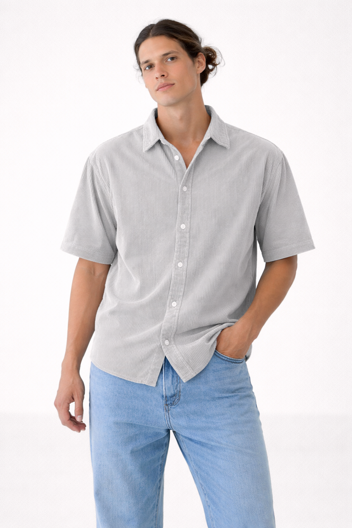 Collection de chemises d'été décontractées pour hommes. Légères, respirantes, idéales pour la mode masculine estivale.