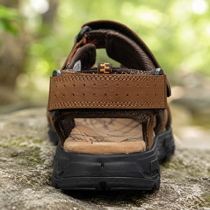 Sandales hommes orthopédiques, soutien optimal et confort sur divers terrains. Chaussures été réglables.